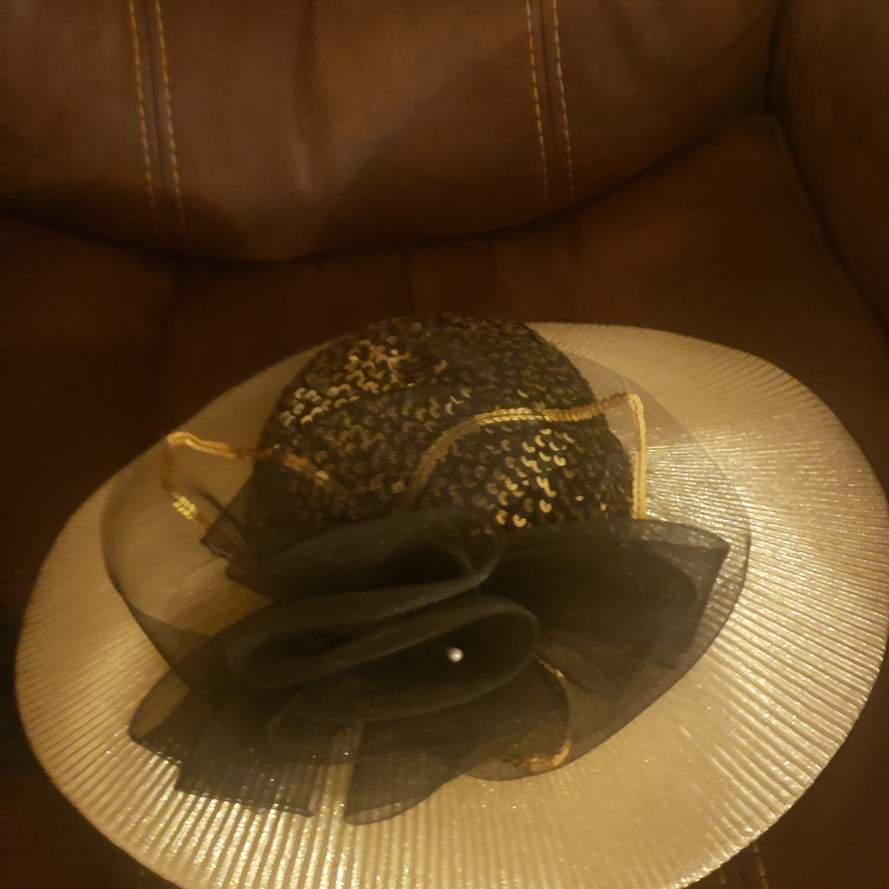 Wide brim gold and black snazzy looking hat.